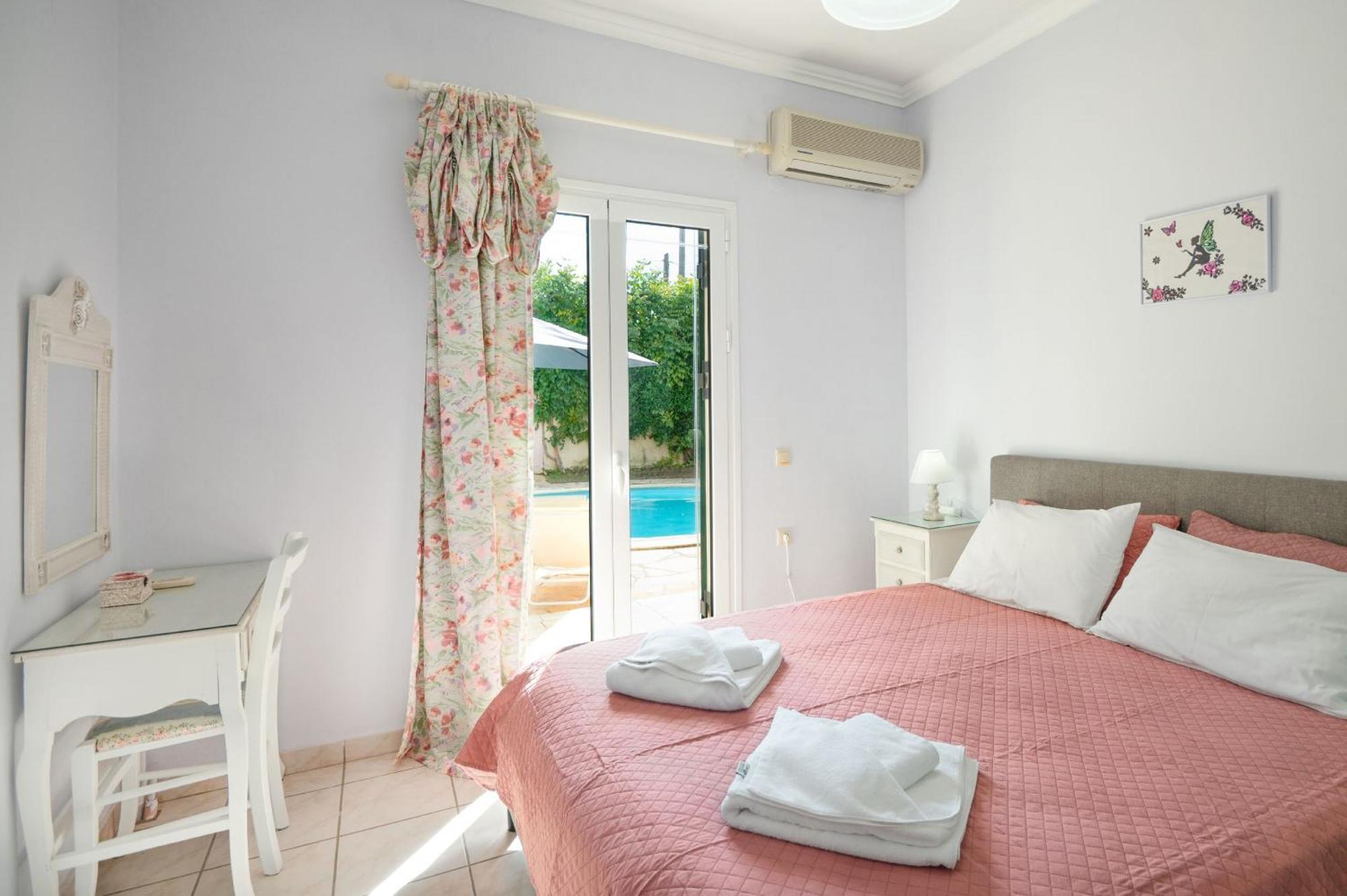 Zaira Villa Halikounas